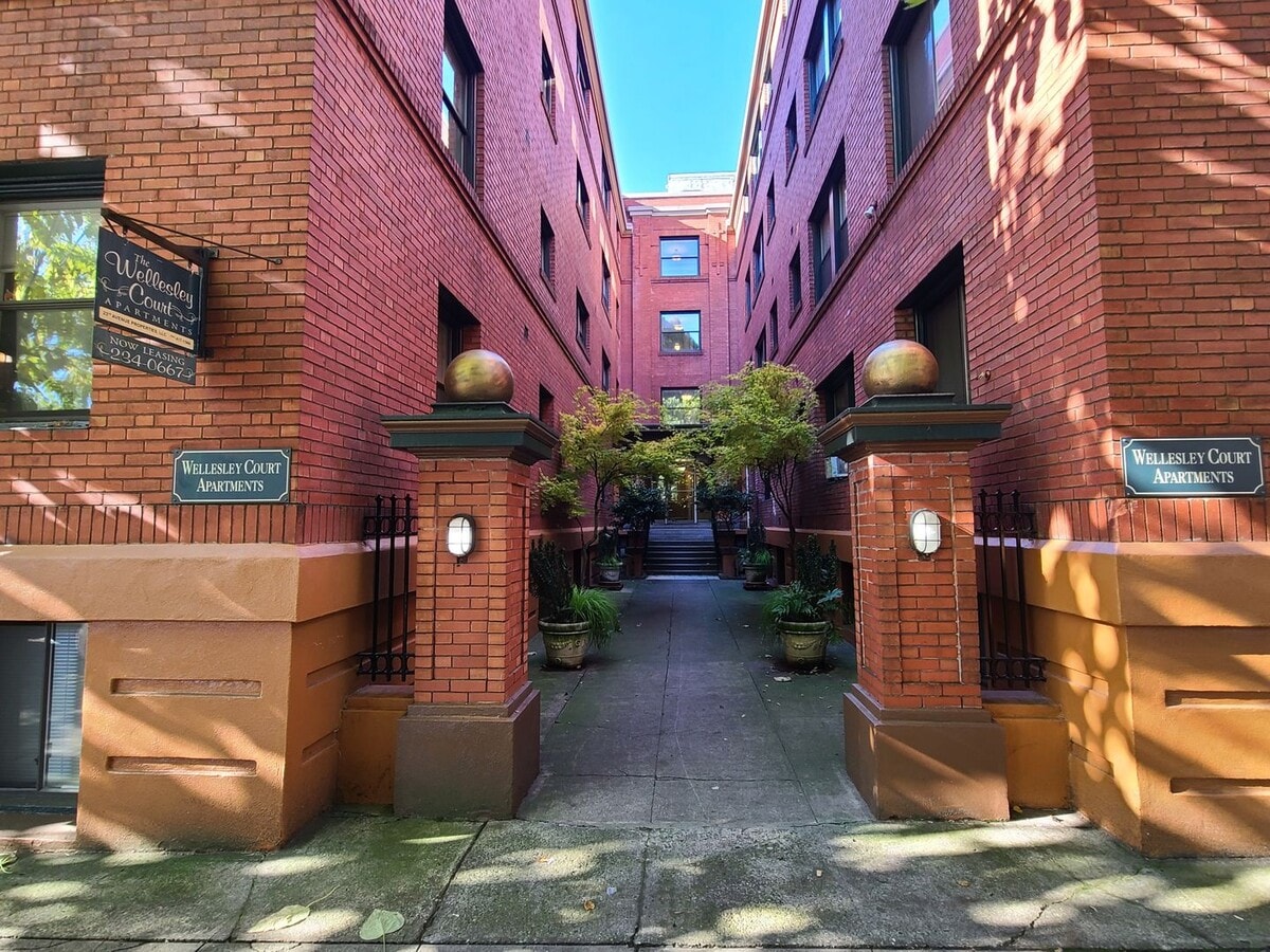 Photo - Wellesley Court Apartments
