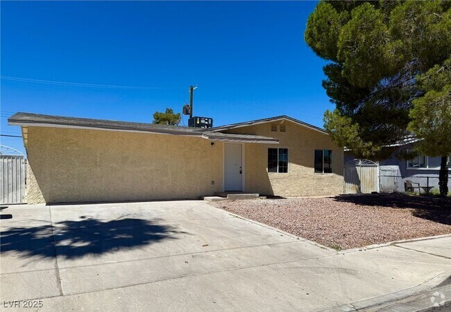 Building Photo - 236 Pershing Dr Rental