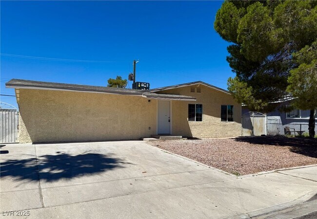 Building Photo - 236 Pershing Dr Rental