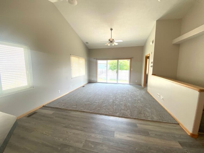 3 Bedroom and 3 Bathroom Duplex. Available... - 3 Bedroom and 3 Bathroom Duplex. Available... Casa