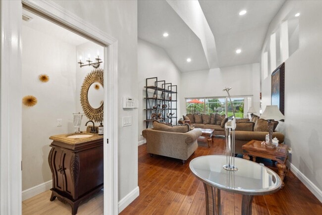 Photo - 13501 Barberry Dr