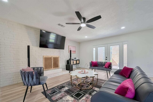 Building Photo - 13902 Wickersham Ln Rental