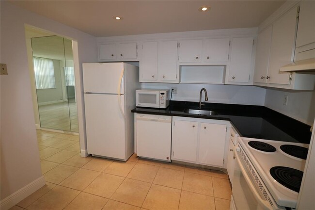 Photo - 2781 Taft St Condominio Unidad 102