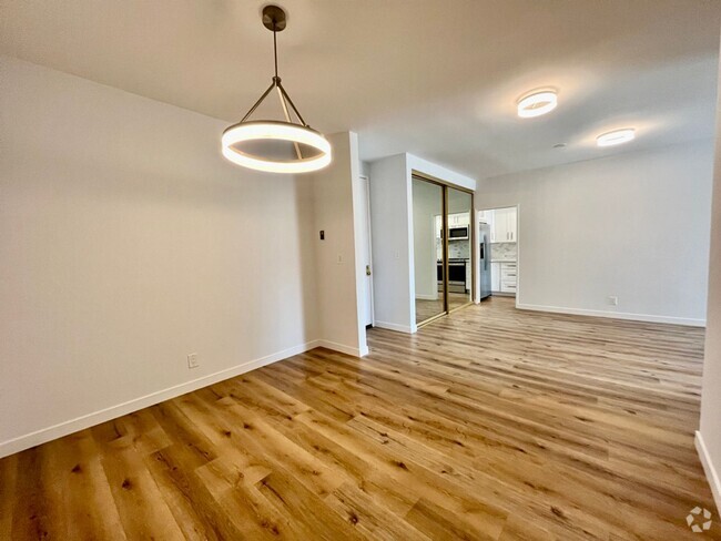 Building Photo - Recently Remodeled Spacious 1Bed/1Bath wit... Rental