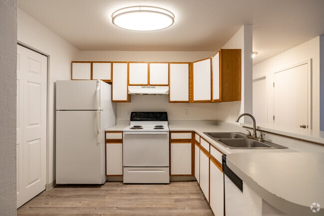3BR, 2BA - 1,180SF - Kitchen
