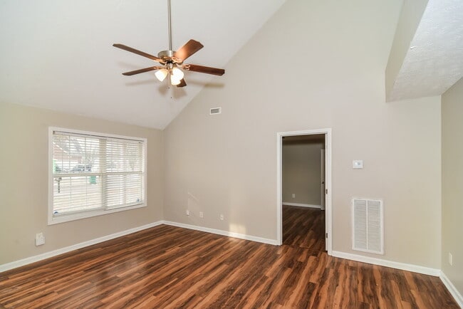 Photo - 9010 Lomond Dr