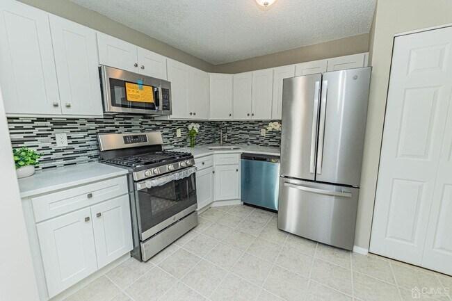142 Darwin Ln
