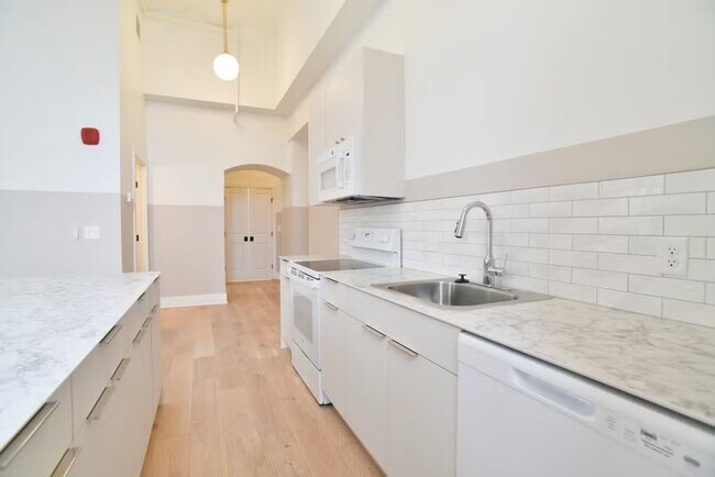 Photo - 30 W Broad St