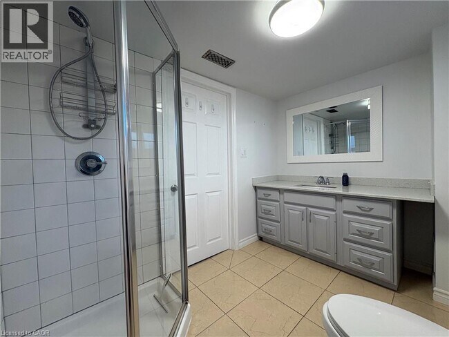 Photo - 285 E 28th St