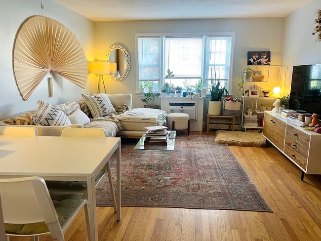 Building Photo - 747 N Main St Unit 747 C3