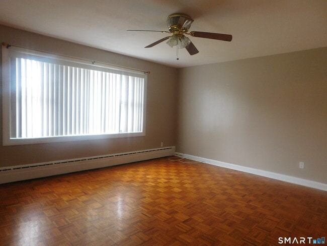 Building Photo - 45 Oakview Cir Unit 203