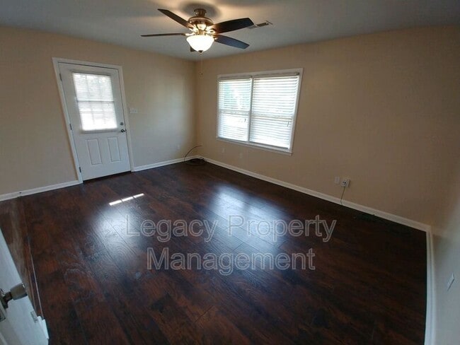 Photo - 727 Oakgrove Dr