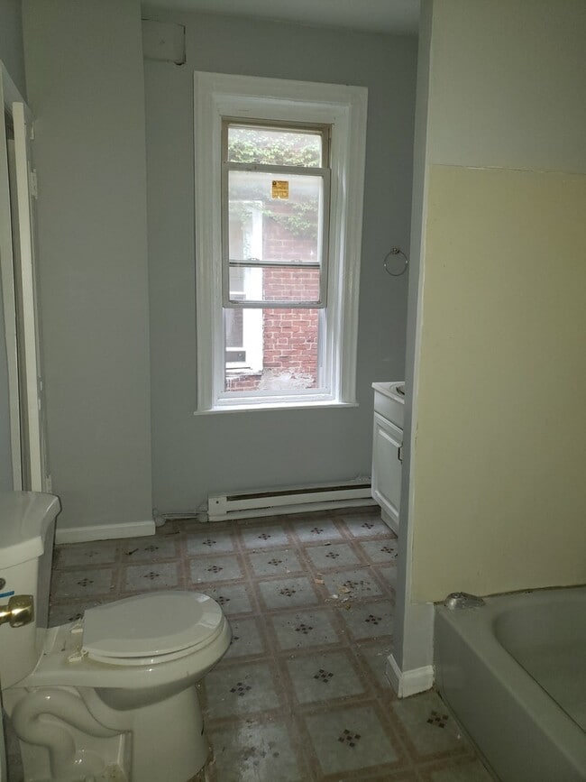 Photo - 4522 N Broad St Unit 2