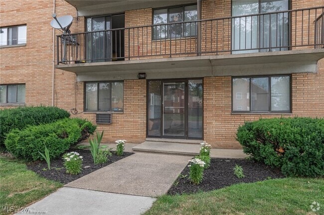 Building Photo - 17901 Lakeshore Blvd Rental