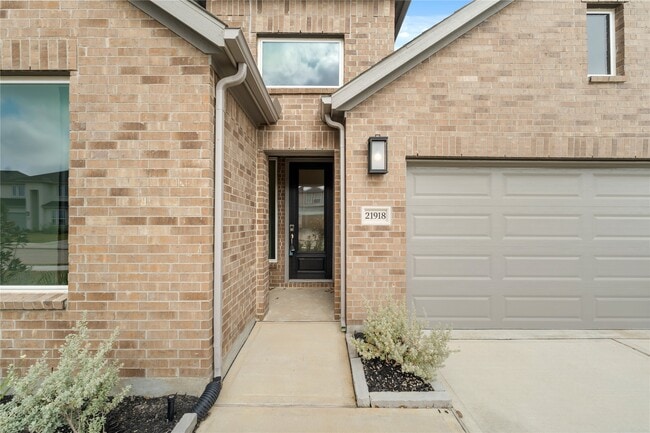 Photo - 21918 Wycombe Ter Wy