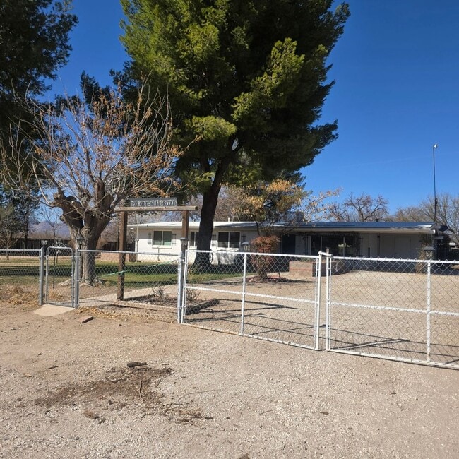 Photo - A Slice of Country Living!