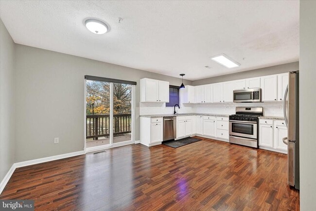 Photo - 304 Dark Star Way