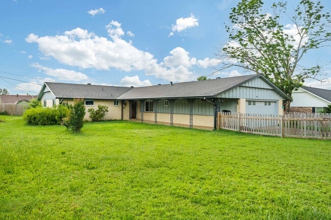Charming 4-Bedroom Home with Spacious Yard... - Charming 4-Bedroom Home with Spacious Yard...