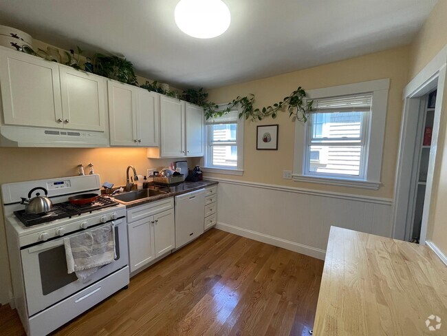 Building Photo - 11 Belmont Sq Unit 3 Rental