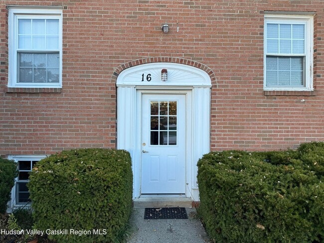 Photo - 16 Huguenot St