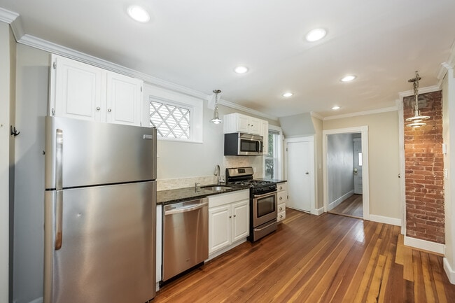 Building Photo - 244 Sycamore St Unit 244 Sycamore St, Apt 1