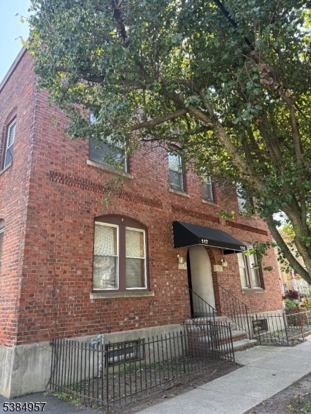 Building Photo - 115 Forest St Unit 2 Rental