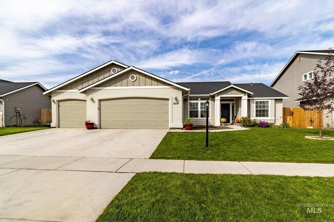Building Photo - Like New Home in Brookdale Subdivision!