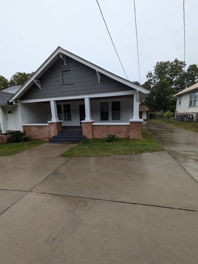 Building Photo - 3BD2BA Home in Newton
