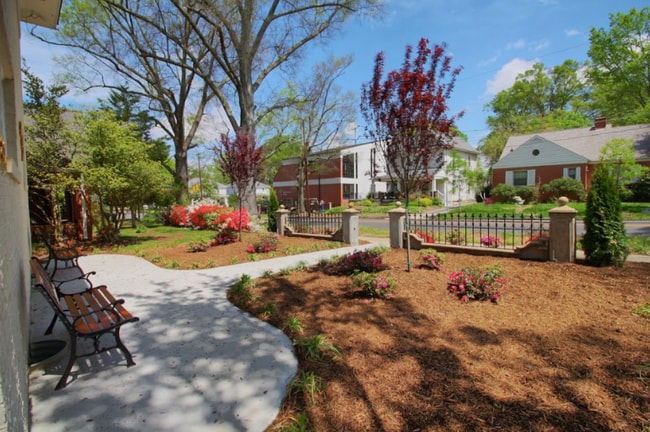 Photo - 2 Bedroom Apartment Located 1 Block From Duke's East Campus!