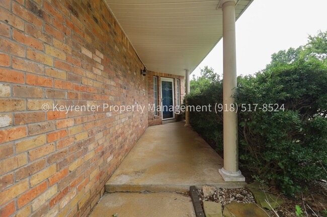 Photo - 3 Bed | 2.5 Bath in Jenks!