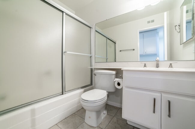 Photo - 9743 Reseda Blvd #3