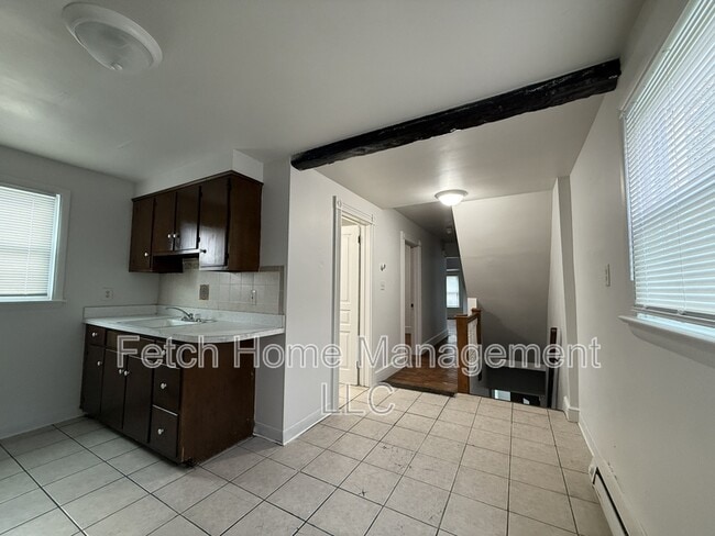 Building Photo - 738 E King St Rental