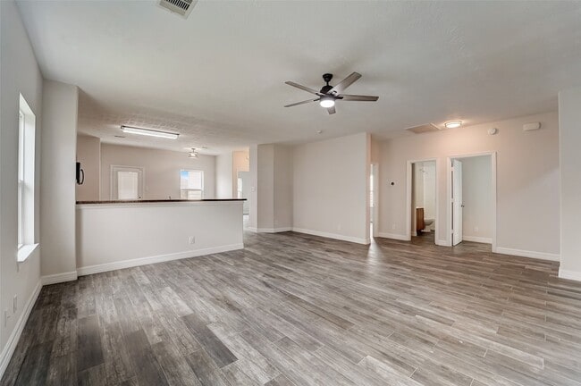Photo - 315 Apache Field Ln