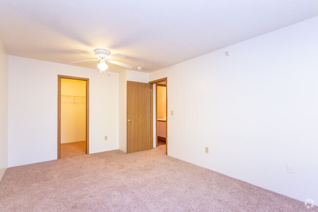 2 BR, 1 BA - 960 SF