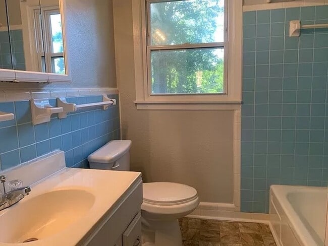 Photo - Cute & Cozy 3BR / 1.5BA • Hardwood Floors • Big Fenced Yard • Lawncare Included!