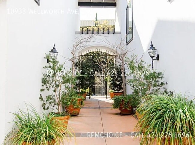 Photo - 10933 Wellworth Ave