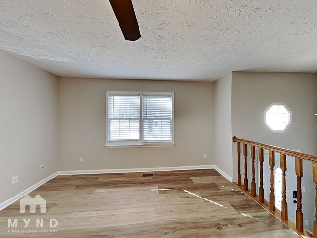 Photo - 487 Dillon Dr