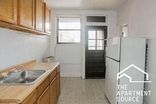 Building Photo - 2612 W Gunnison St Unit 2R