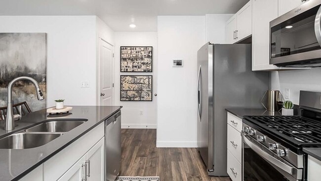 Photo - Newer Somersett Court Townhome!!