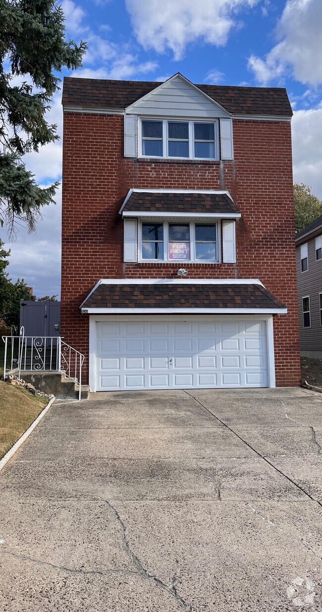 Building Photo - 9245 Old Newtown Rd Unit A Rental