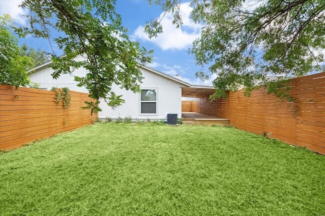 Photo - 3609 Leafield Dr Unidad A