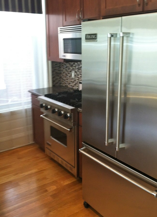 Top-of-the-line appliances - 250 S 23rd St Unit 4