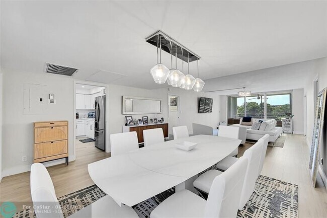 Photo - 555 Oaks Ln Condo Unit 311