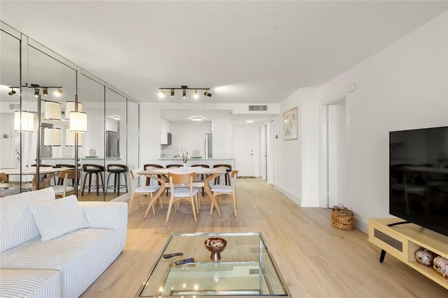 Building Photo - 2000 S Ocean Blvd Unit 2P