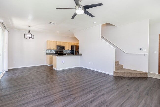 Building Photo - 3 bedroom, 2.5 bath, Garage Parkside by Ge...