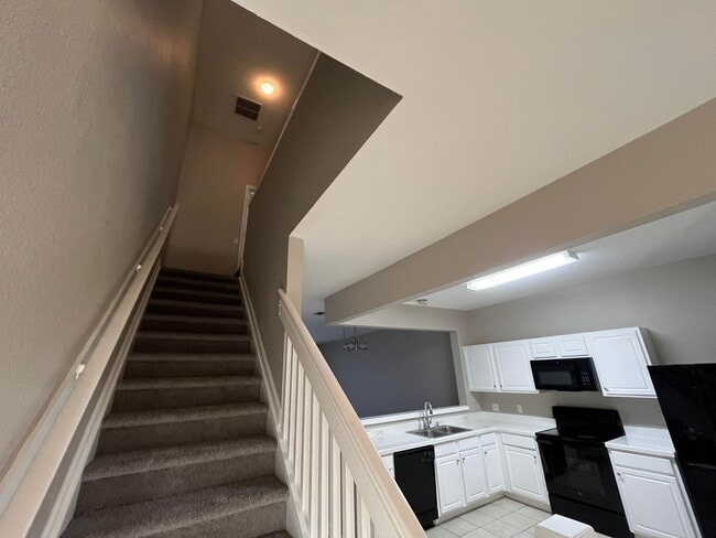 Photo - 654 Shropshire Loop