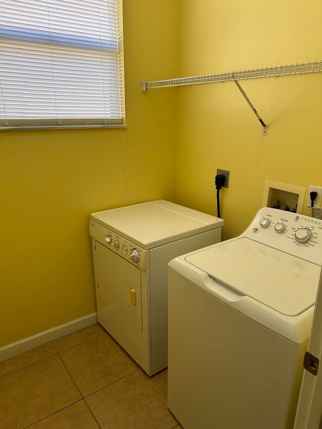 Photo - 433 Gardendale Cir SE
