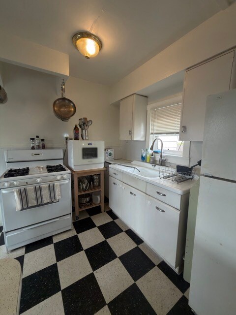 3446 Nile St
