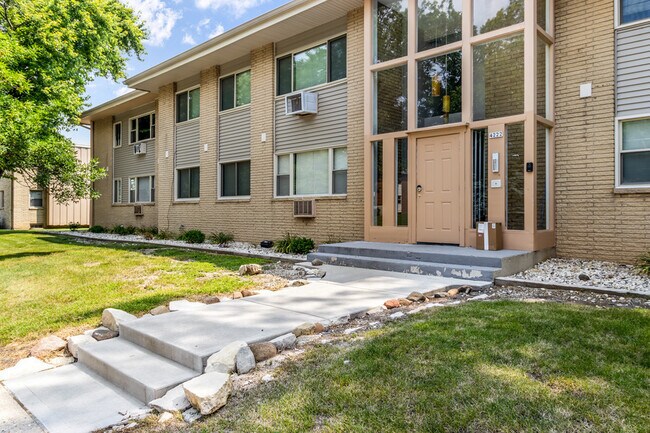 Building Photo - 4222 S 51st St Unit 2