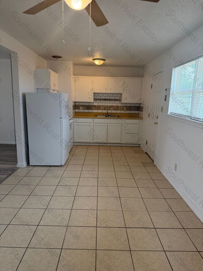 Photo - Cute 3 bedroom 1 bath home.